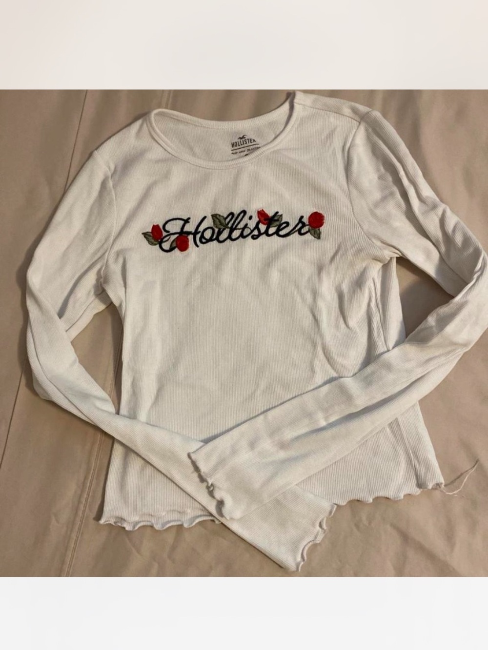 Hollister White Long-Sleeve Ribbed Top with Embroidered Roses Sz S